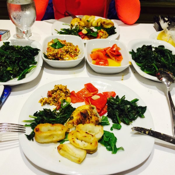 Foto tirada no(a) Birinci Kordon Balık Restaurant por İbrahim K. em 2/23/2015