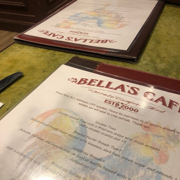 Foto tirada no(a) Bella&#39;s Cafe por Maza M. em 6/24/2022