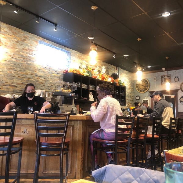 Photo taken at Bella&#39;s Cafe by Maza M. on 11/9/2021