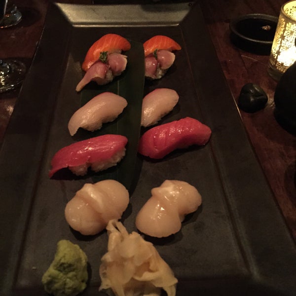 Foto tirada no(a) Ki Sushi por Lisa I. em 2/19/2015