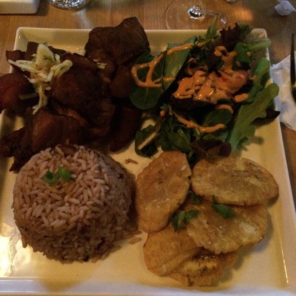 Снимок сделан в Suede: Modern Caribbean Cuisine пользователем Christina A. 2/20/2015