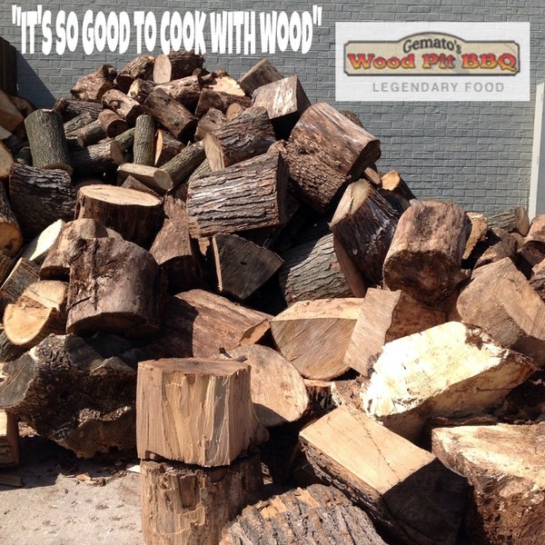 Foto scattata a Gemato&#39;s Wood Pit BBQ da Tim H. il 5/4/2014