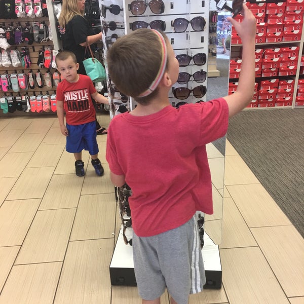 Famous Footwear Lees Summit, MO