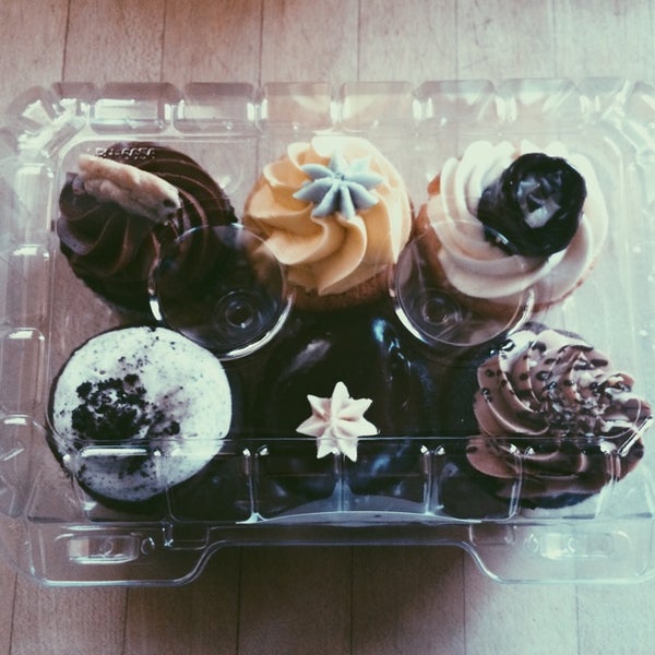 Foto scattata a Ava&#39;s Cupcakes da Jess il 4/1/2014