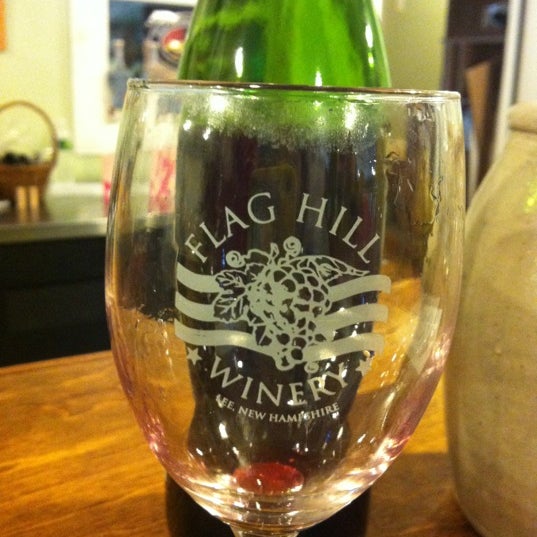 Foto tirada no(a) Flag Hill Winery &amp; Distillery por Mariana R. em 10/7/2012