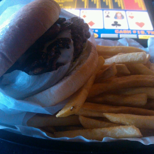 3/23/2013 tarihinde Jimmy &quot;JJ&quot; S.ziyaretçi tarafından Archie&#39;s Giant Hamburgers &amp; Breakfast'de çekilen fotoğraf