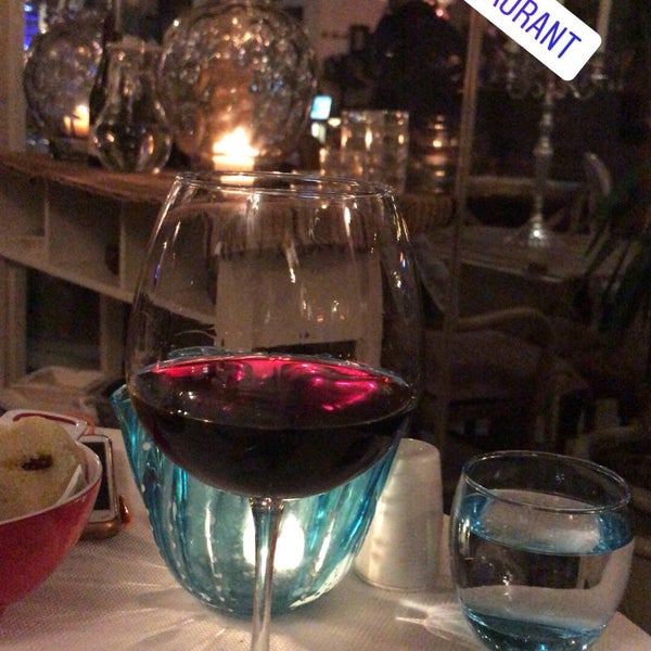 2/19/2018 tarihinde ......ziyaretçi tarafından Tuval Restaurant'de çekilen fotoğraf