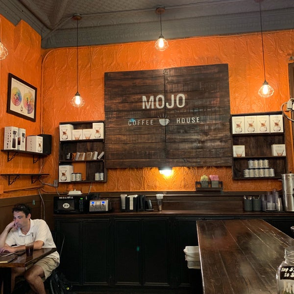 Снимок сделан в Mojo Coffee House пользователем FATIMA 5/27/2019