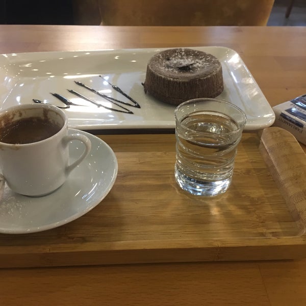 รูปภาพถ่ายที่ Baykuş Cafe Concept โดย Okan K. เมื่อ 10/18/2018