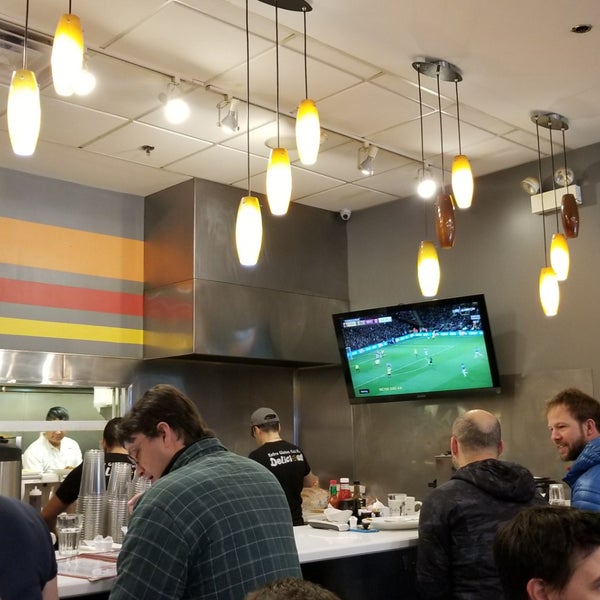 11/19/2017 tarihinde Juan M.ziyaretçi tarafından Chicago Waffles'de çekilen fotoğraf