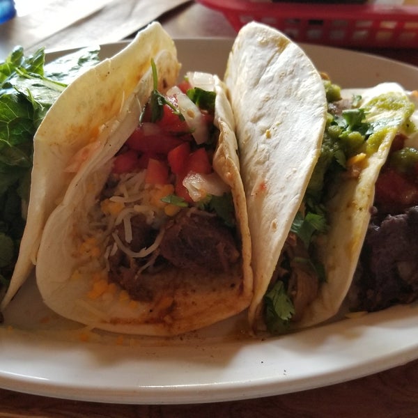 7/30/2017 tarihinde Juan M.ziyaretçi tarafından Raging Burrito &amp; Taco'de çekilen fotoğraf