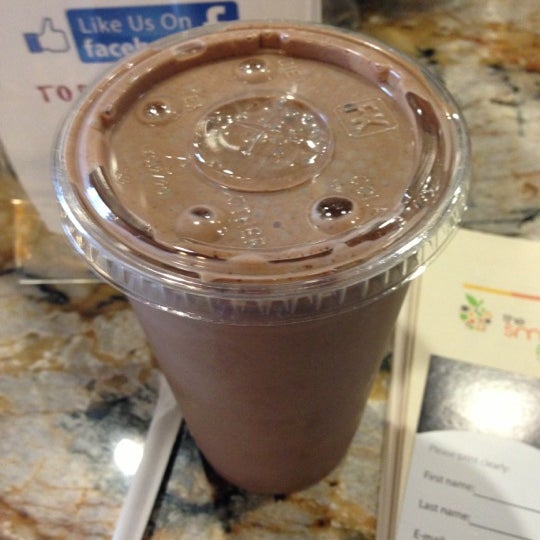 Photo taken at The Smoothie Room by Luis Armando R. on 10/23/2012