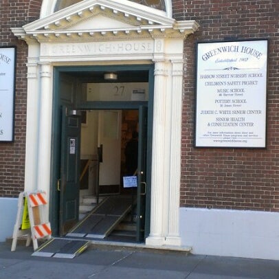 10/13/2012 tarihinde lora L.ziyaretçi tarafından Greenwich House Music School'de çekilen fotoğraf