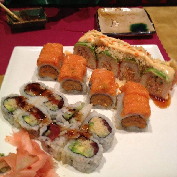 รูปภาพถ่ายที่ Crazy Sushi โดย linley a. เมื่อ 8/24/2013