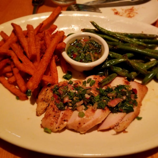 Photo taken at BJ&#39;s Restaurant &amp; Brewhouse by Kevan K. on 10/15/2018
