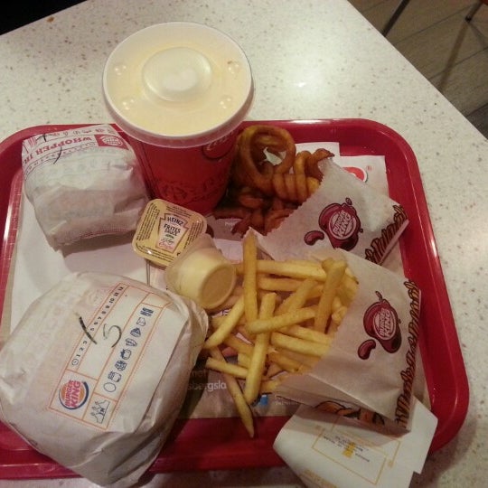 12/20/2012 tarihinde Dion d.ziyaretçi tarafından Burger King'de çekilen fotoğraf