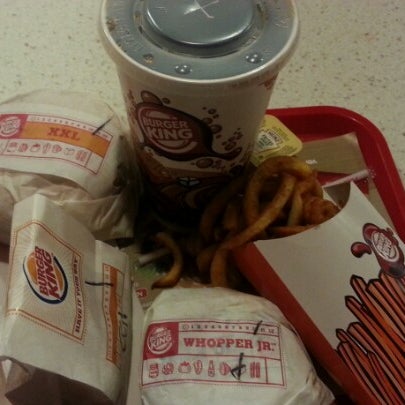 2/13/2013 tarihinde Dion d.ziyaretçi tarafından Burger King'de çekilen fotoğraf