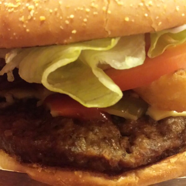 Снимок сделан в Burger King пользователем Dion d. 12/10/2014