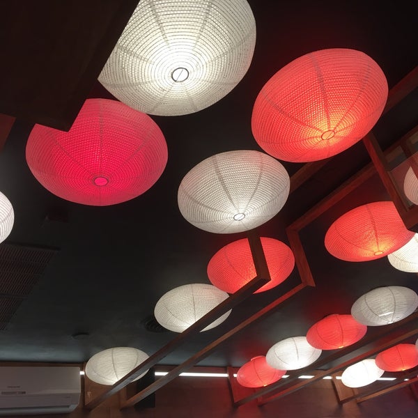 Photo taken at Strings Ramen Shop Lakeview by Israel R. on 12/29/2018