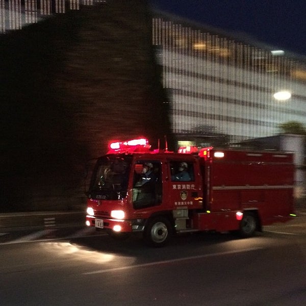 Fotos Em 新宿西口ロータリー入口交差点 100 Clientes