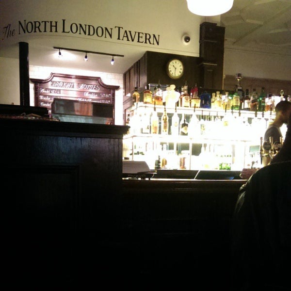 Снимок сделан в The North London Tavern пользователем Cheryl J. 10/12/2014