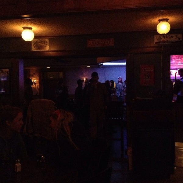 รูปภาพถ่ายที่ Old Town Pub โดย Josie S. เมื่อ 12/1/2013