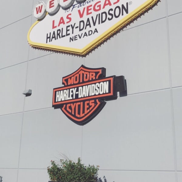 Photo taken at Las Vegas Harley-Davidson by Betül K. on 9/19/2017