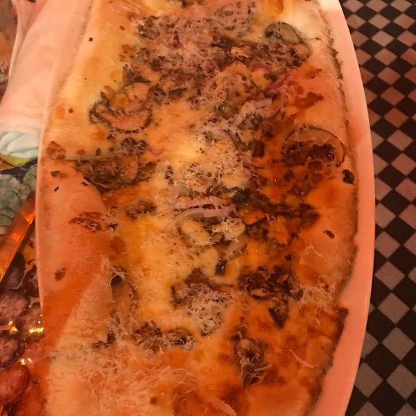 Photo prise au Calzone&#39;s Pizza Cucina par Maha I. le8/23/2017