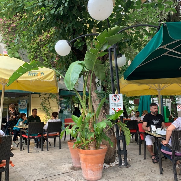 10/17/2022 tarihinde Ramiz T.ziyaretçi tarafından LimonH₂O Cafe Bistro'de çekilen fotoğraf