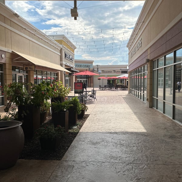 Photo taken at The Outlet Shoppes at Atlanta by Ramiz T. on 9/23/2024