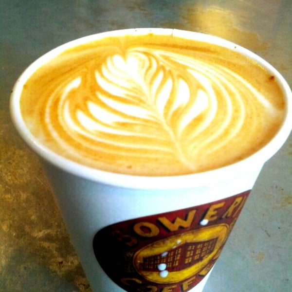 10/4/2012にNoah W.がBowery Coffeeで撮った写真