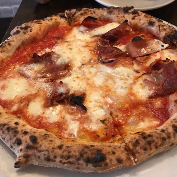 8/27/2018 tarihinde Noah W.ziyaretçi tarafından Sottocasa Pizzeria'de çekilen fotoğraf