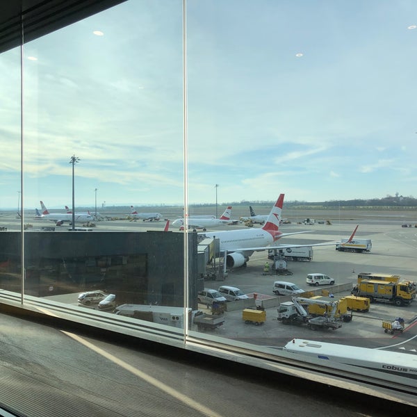 Снимок сделан в Austrian Airlines Business Lounge | Schengen Area пользователем ASA 2/16/2020