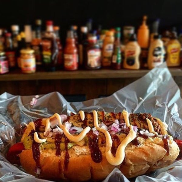 Foto diambil di Jack&#39;s Chili Hot Dogs oleh Juan Carlos A. pada 7/28/2017