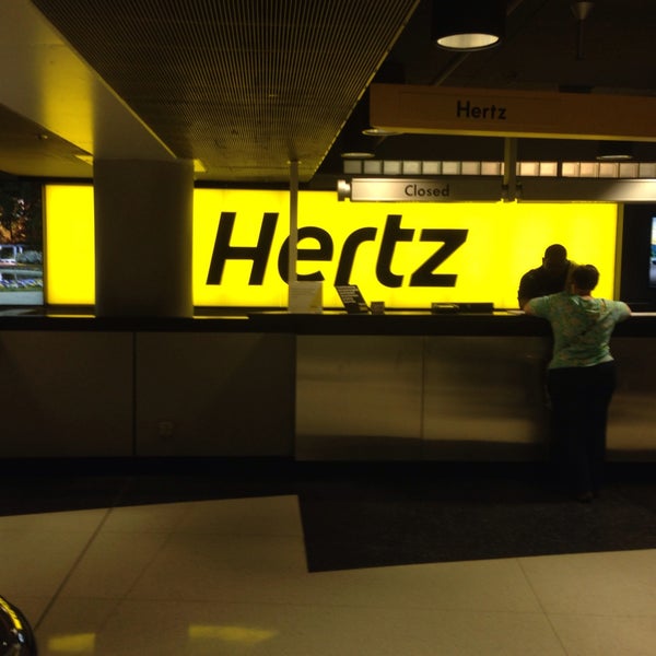 Foto tirada no(a) Hertz por Jur D. em 6/12/2015