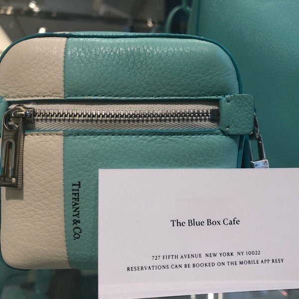 Foto tirada no(a) The Blue Box Cafe por Aileen V. em 5/6/2019