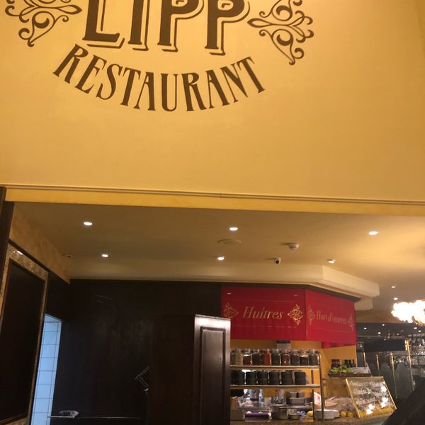 Foto tirada no(a) Brasserie Lipp por Aileen V. em 1/18/2019