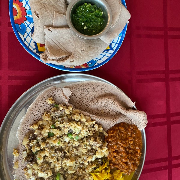 รูปภาพถ่ายที่ Hawwi Ethiopian Restaurant โดย Aileen V. เมื่อ 10/12/2021