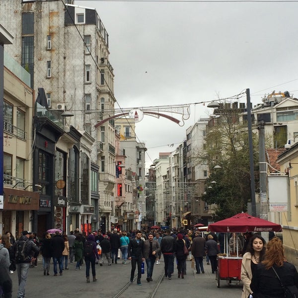 Снимок сделан в İstiklal Caddesi пользователем K.Yıldız 4/19/2015