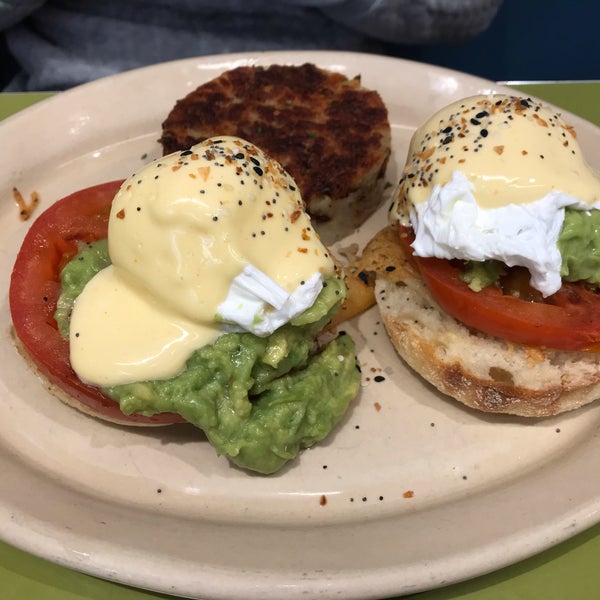Photo taken at Snooze, an A.M. Eatery by Ray L. on 12/8/2019