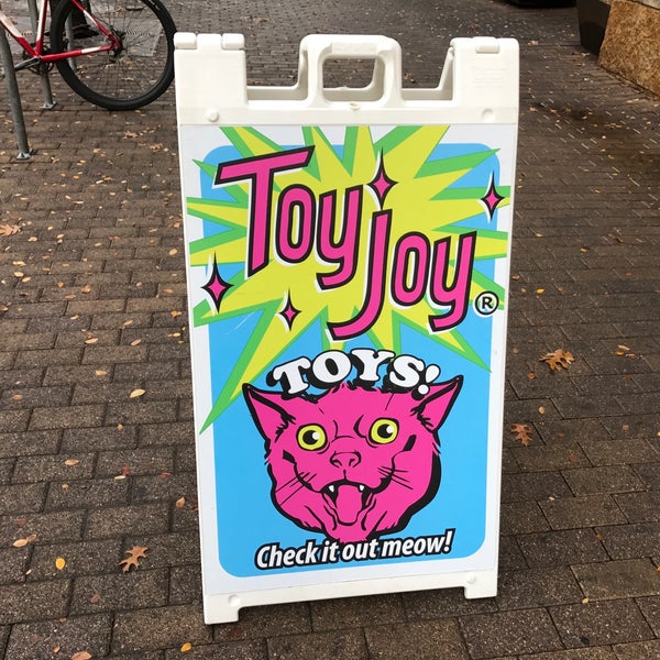 รูปภาพถ่ายที่ Toy Joy โดย Ray L. เมื่อ 12/19/2017