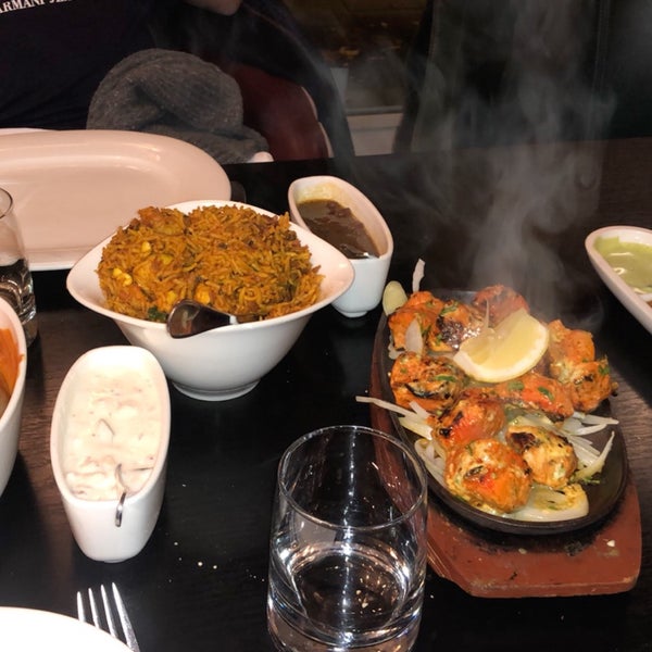 Снимок сделан в Tulsi Indian Restaurant пользователем Alhanouf ♦. 11/2/2019