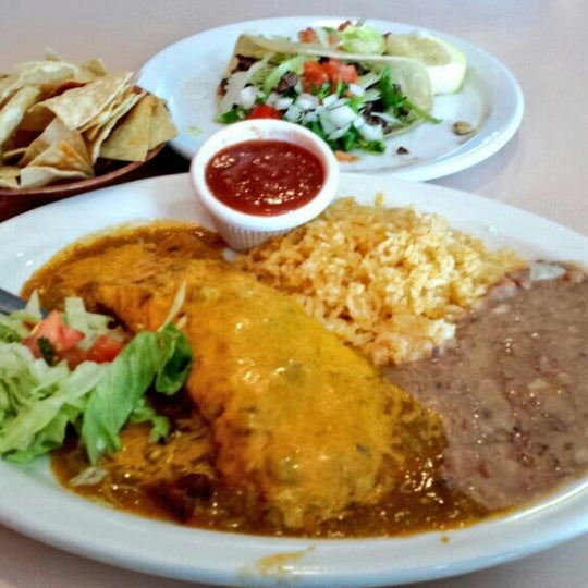 รูปภาพถ่ายที่ El Mesquite Cocina Mexicana โดย Mason Y. เมื่อ 5/31/2014