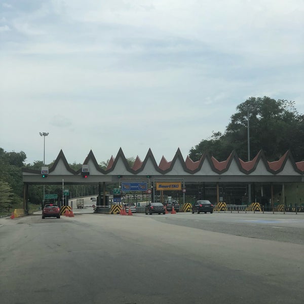 Exit Tol Gunungsari Dan Simpang Empat Al Falah Darmo Lalin Macet Suara Surabaya