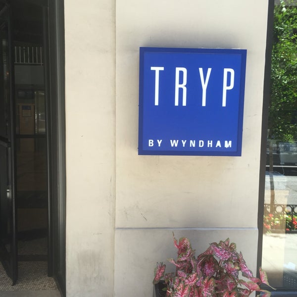 Photo prise au TRYP By Wyndham Times Square South par EJ C. le6/9/2016