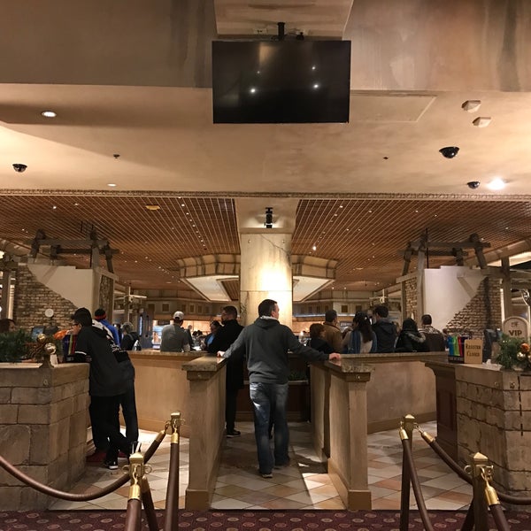 Photo taken at The Buffet at Luxor by Julián C. on 12/28/2016