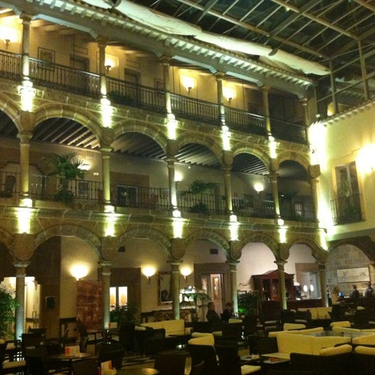 10/6/2012 tarihinde Juanjo P.ziyaretçi tarafından Hotel Palacio de Los Velada'de çekilen fotoğraf