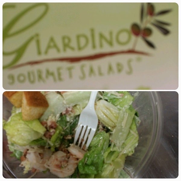 Photo taken at Giardino Gourmet Salads-Downtown Miami by Liz D. on 7/7/2014