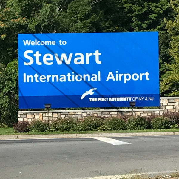 Снимок сделан в Stewart International Airport (SWF) пользователем Shannon S. 8/17/2017