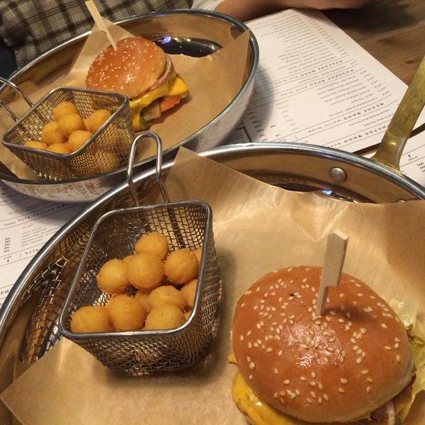 Foto scattata a Ketch Up Burgers da Yánika il 8/7/2015